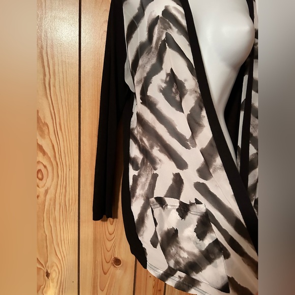 Chico’s Cardigan Travelers Open Front Women Size 2 Large Abstract Pockets Black - Picture 7 of 10